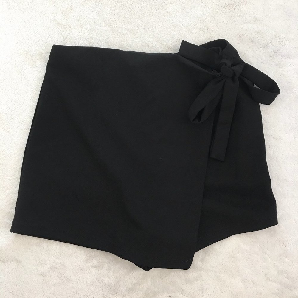 Forever 21 Black Wrap Mini Skort Size Small